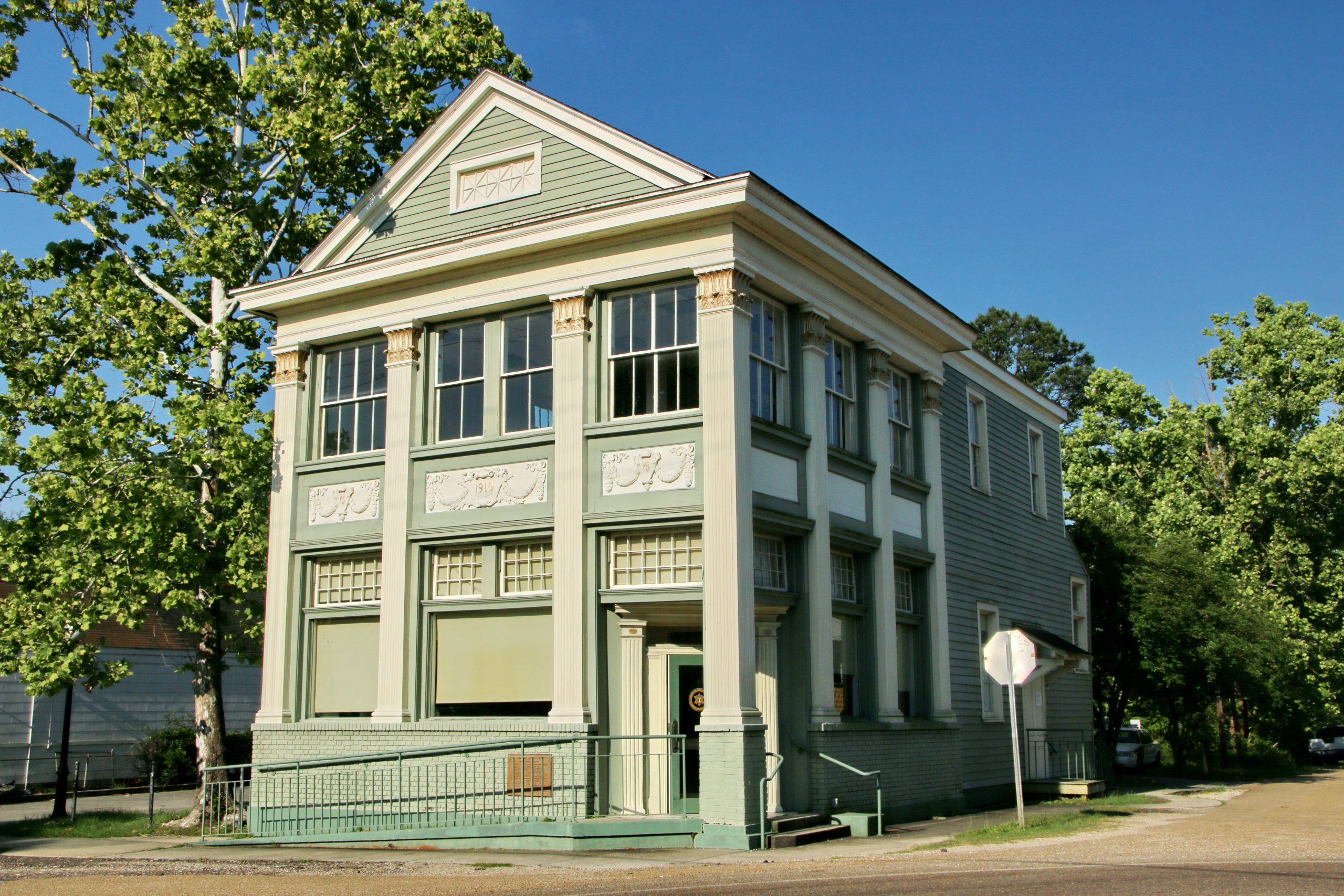 Colonial Style business building